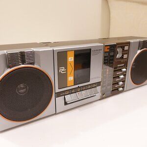 Vintage Lloyds V320 Boombox AM/FM Radio Stereo Cassette Deck Mic Working